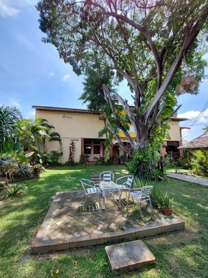 Oasis Hotel Ampana Bagian luar foto