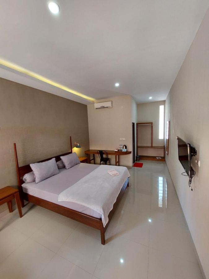 Oasis Hotel Ampana Bagian luar foto