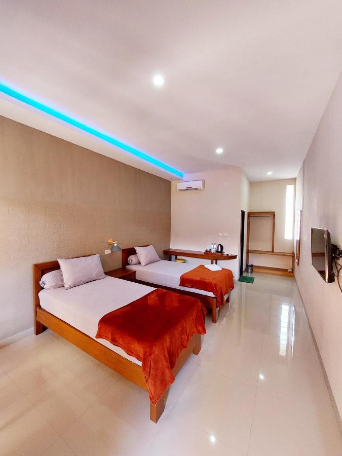 Oasis Hotel Ampana Bagian luar foto