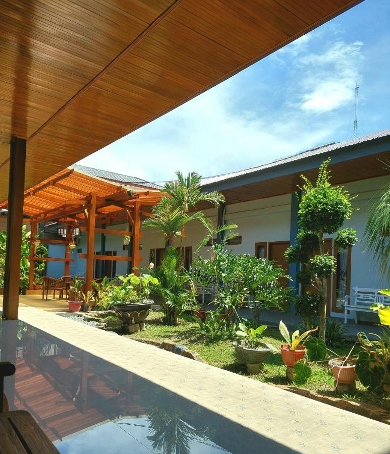 Oasis Hotel Ampana Bagian luar foto