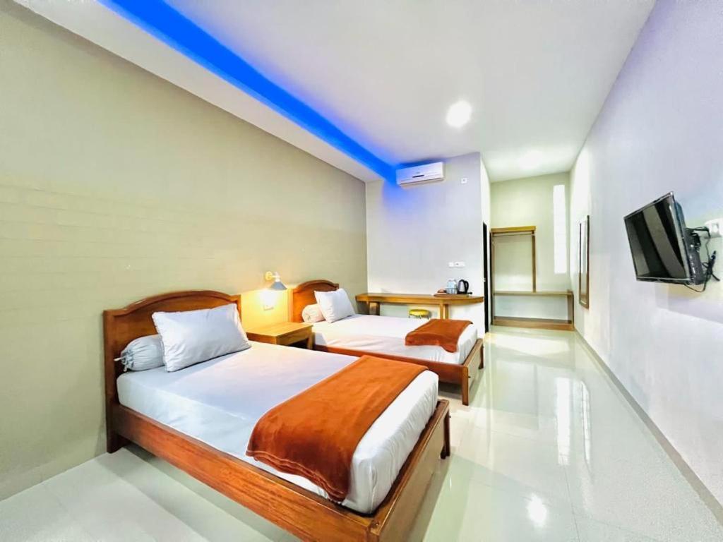 Oasis Hotel Ampana Bagian luar foto